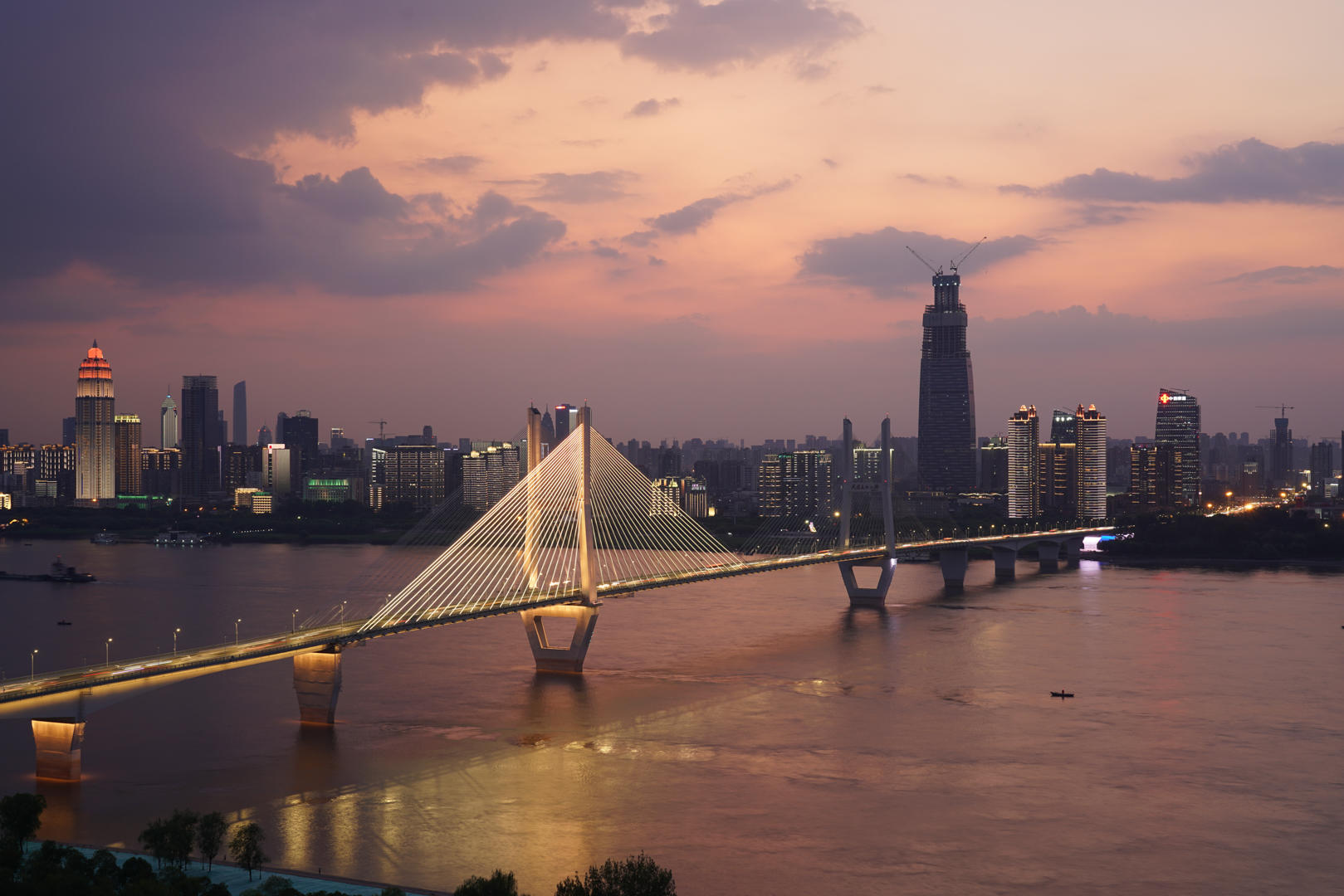 武汉长江二桥延时摄影日转夜视频的预览图