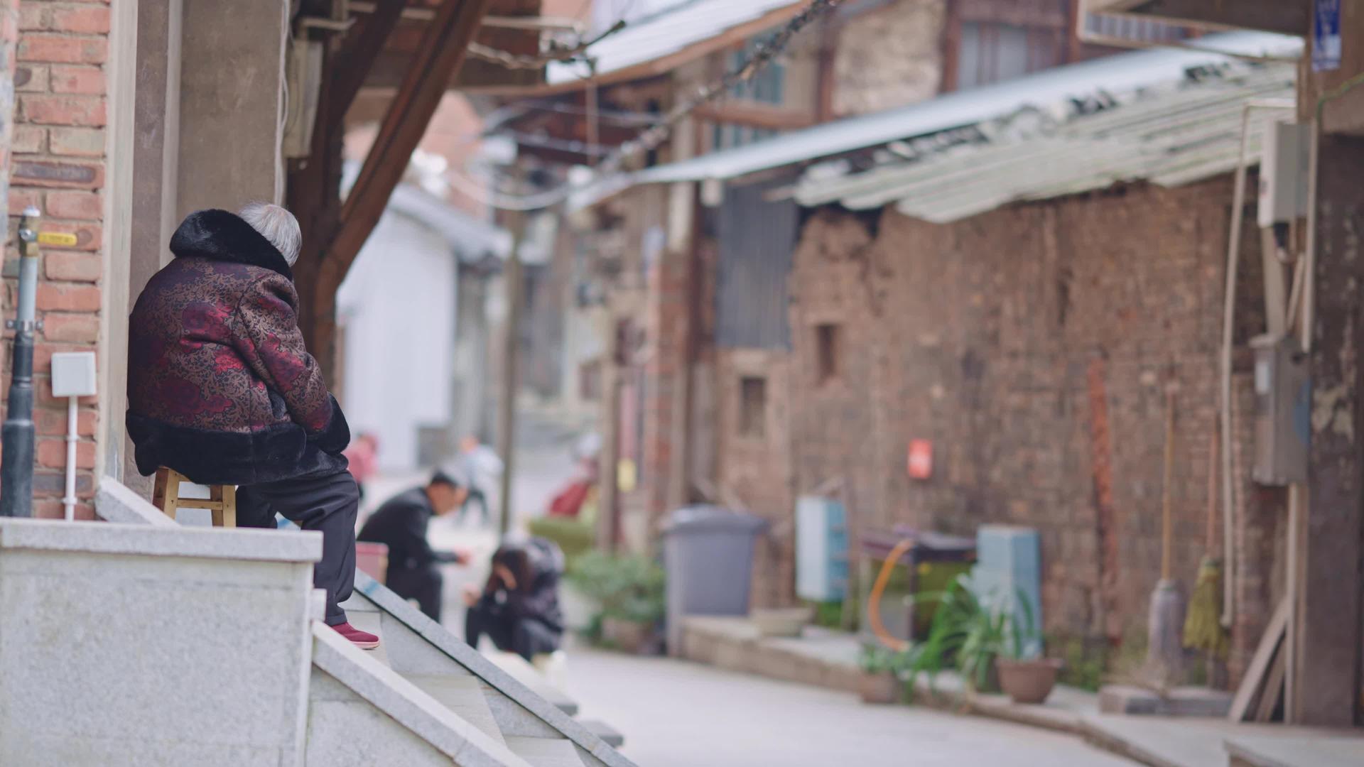 4k人文意境留守老人意境氛围空镜头视频的预览图