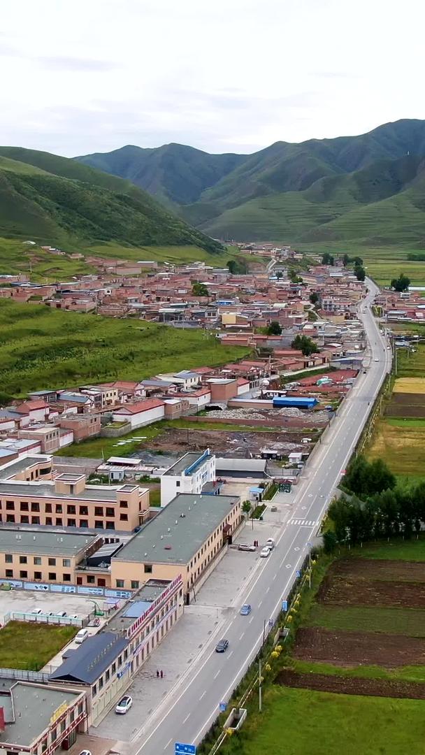 甘南藏族自治州村庄田野与风景航拍视频视频的预览图