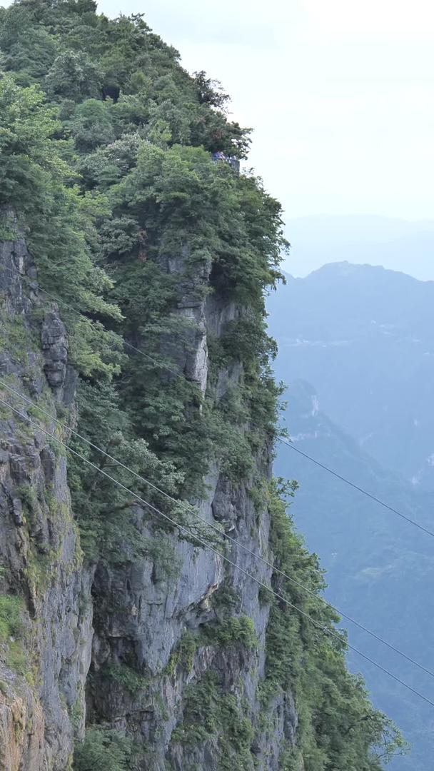 湖南张家界天门山缆车第一视角实拍视频的预览图