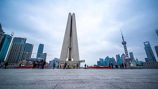8k移动延时上海人民纪念塔视频的预览图
