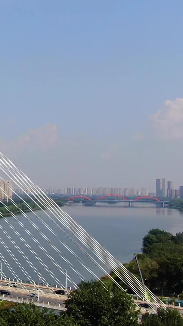 沈阳浑河上航拍交通桥梁富民桥视频的预览图