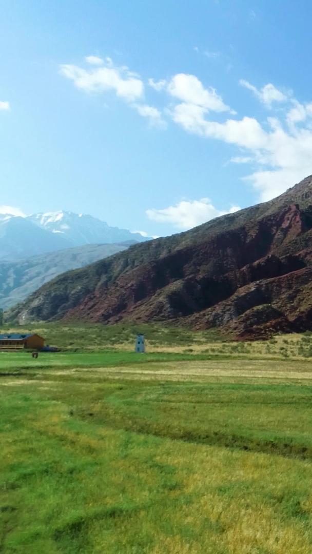 新疆地貌航拍视频的预览图