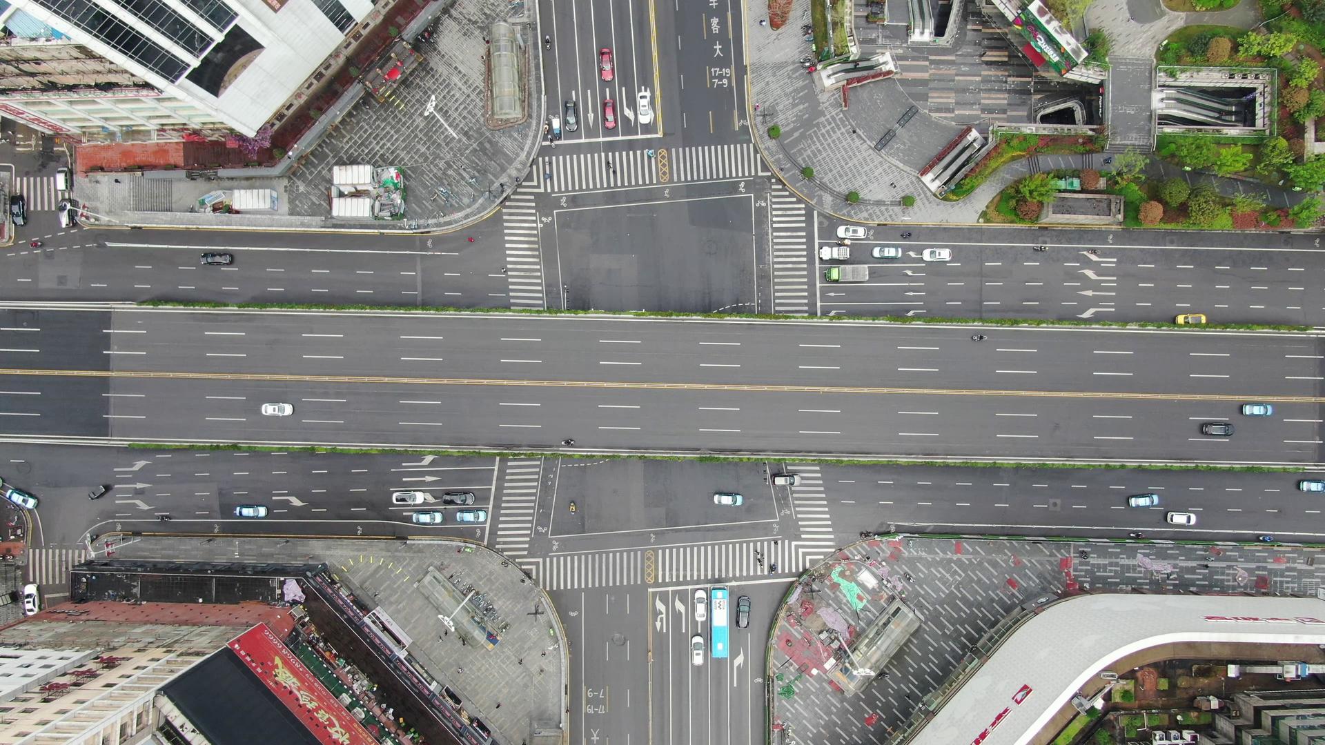 4K俯拍长沙五一广场高架桥视频的预览图