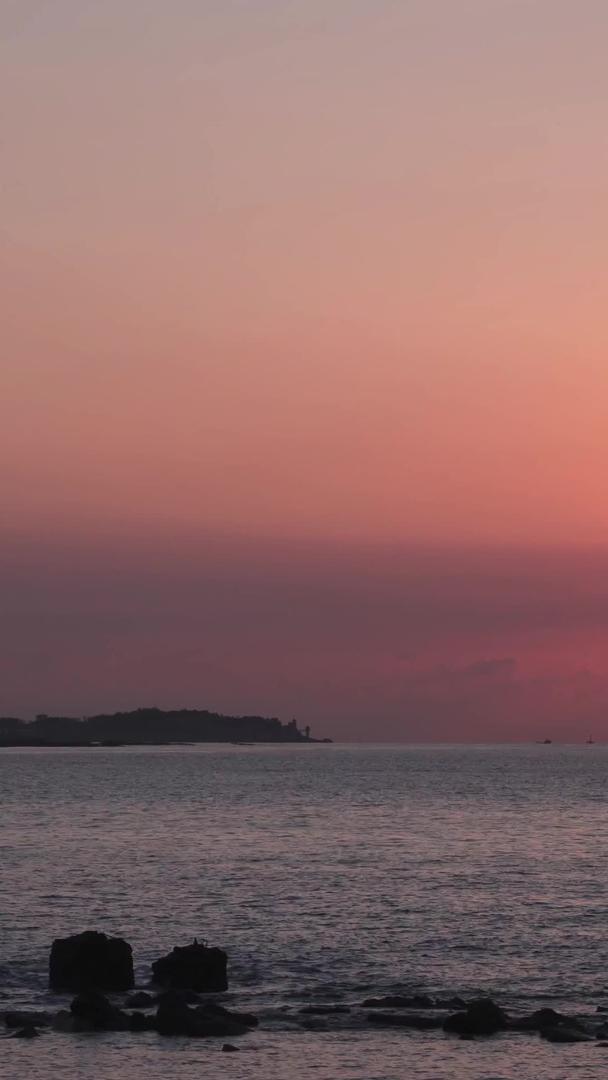 耶稣光延迟的青岛海边日出视频的预览图