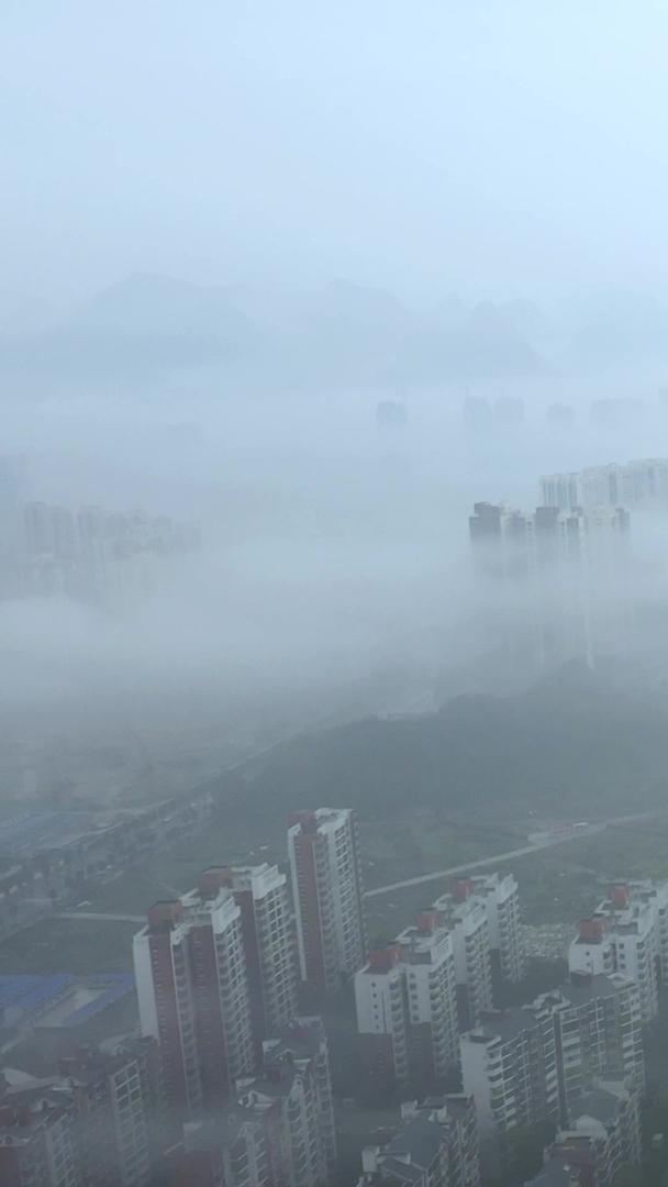 桂林市城市罕见天气云雾航拍视频视频的预览图