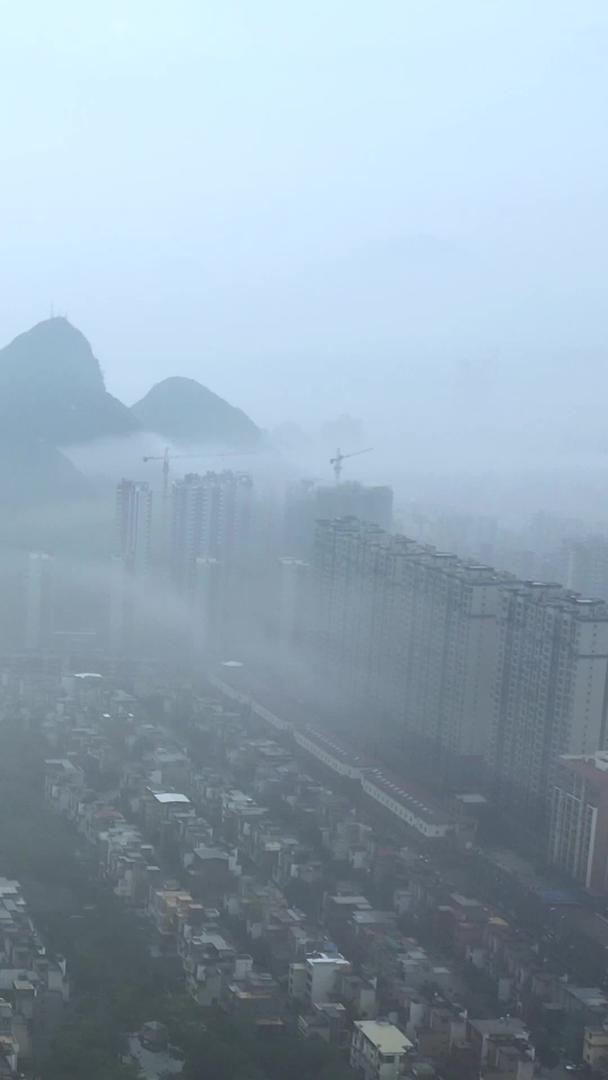 桂林市城市罕见天气云雾航拍视频视频的预览图