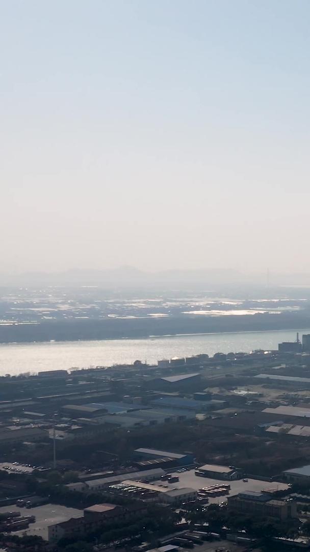 南京航拍化工厂江北新区工业厂烟囱大景区视频的预览图