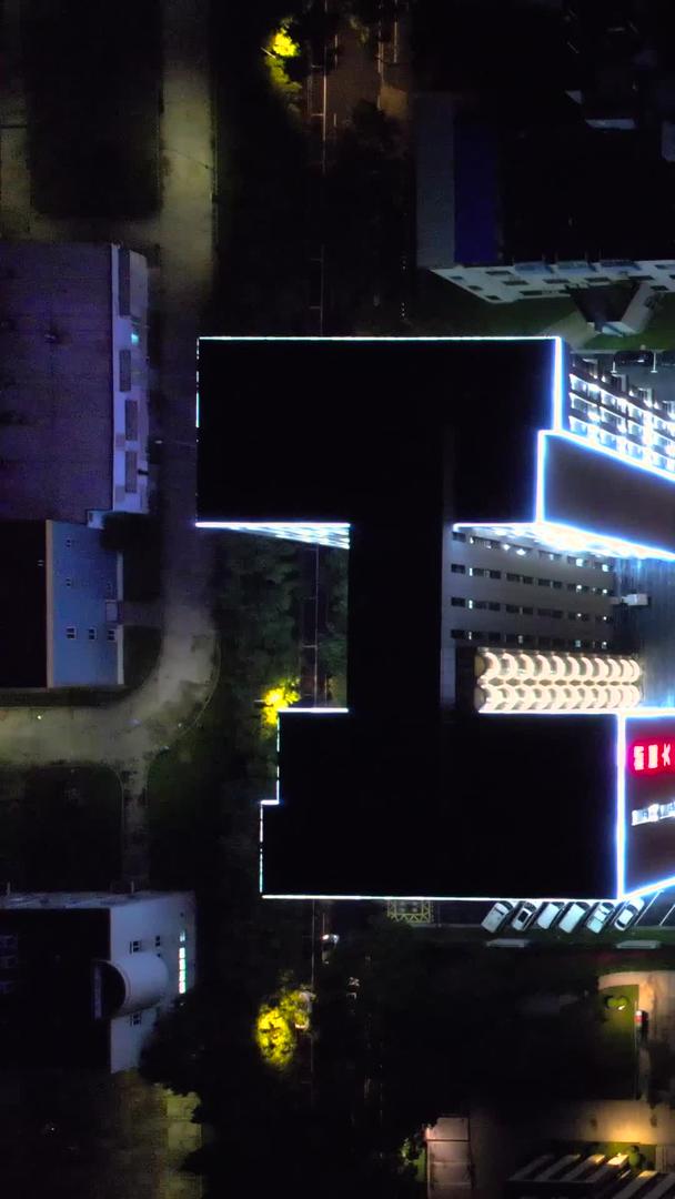 航拍城市主干道夜景车流视频的预览图