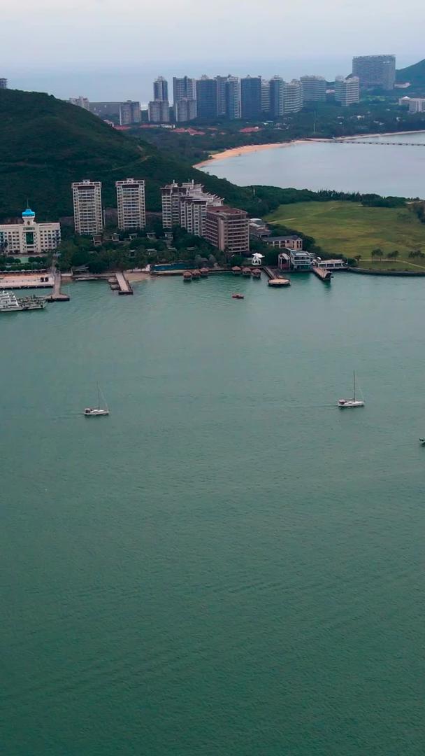 海南三亚港湾度假胜地自然风光视频素材视频的预览图
