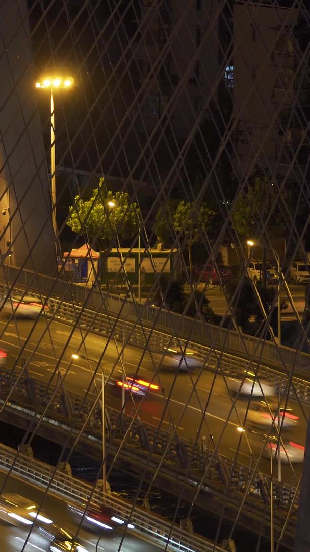 航拍城市夜景道路桥梁交通流量材料视频的预览图
