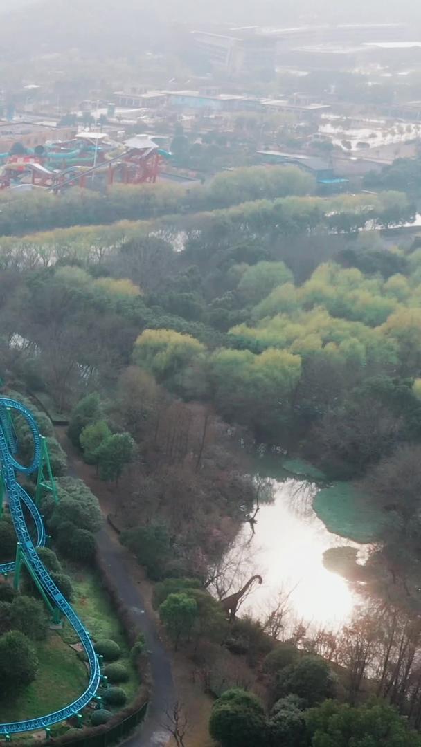 上海欢乐谷蓝月飞车过山车视频的预览图