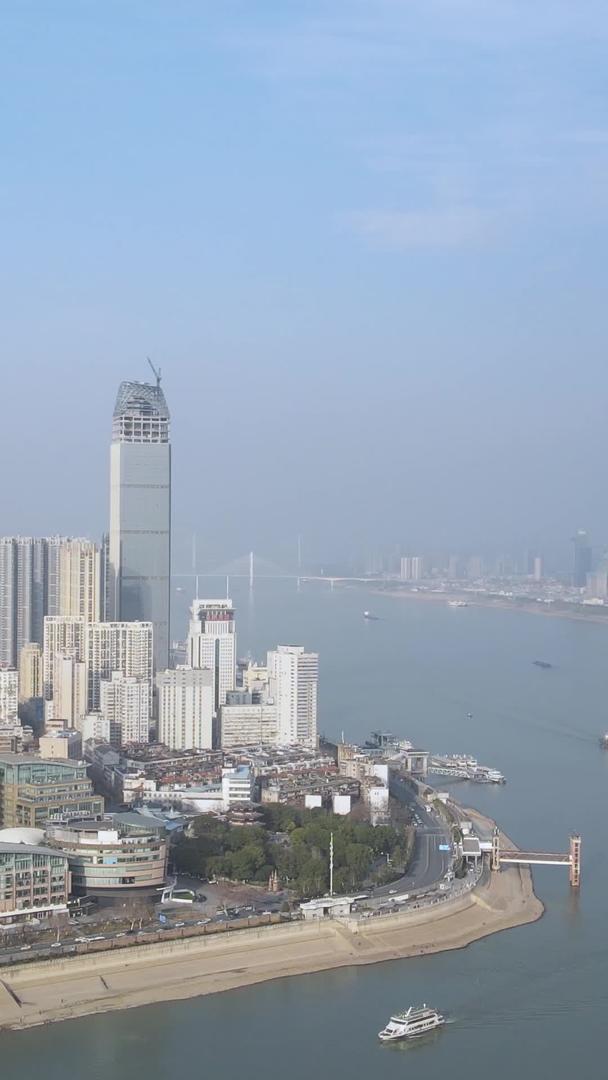 航拍城市江景风光天际线商业地产材料视频的预览图