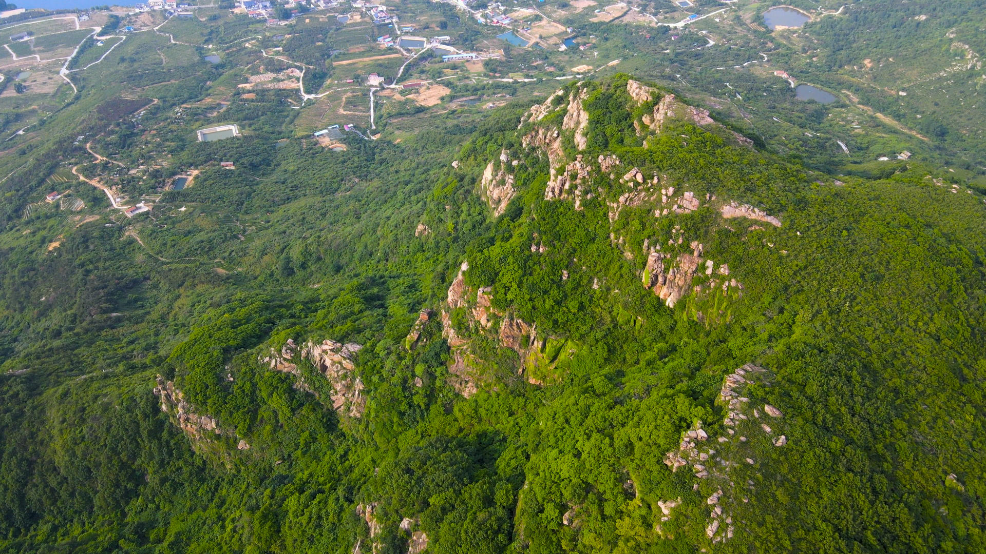 连云港5A风景区花果山山体航拍4K视频的预览图