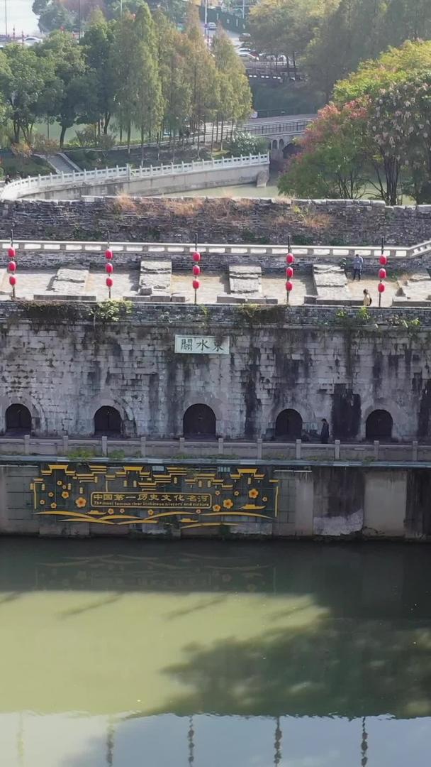 南京古城墙东水关航拍视频视频的预览图