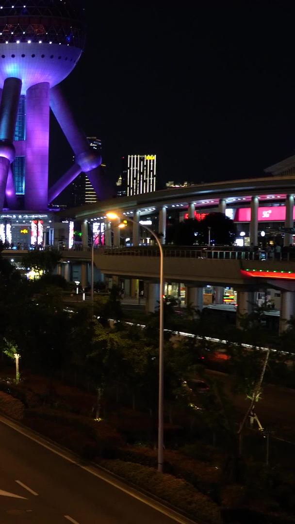 城市夜景交通实拍视频的预览图