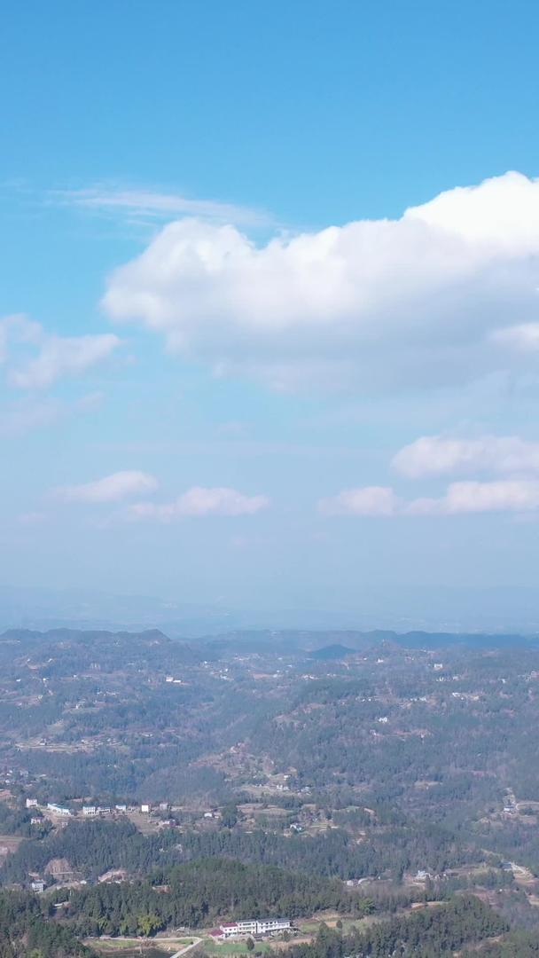 航拍大山蓝天白云延时摄影视频的预览图