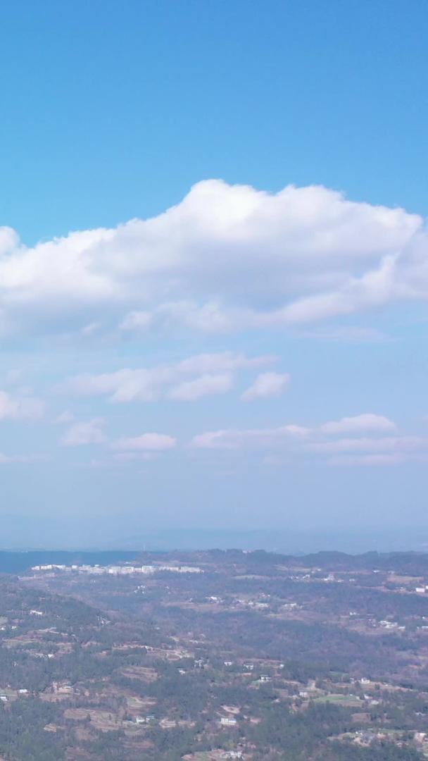 航拍大山蓝天白云延时摄影视频的预览图