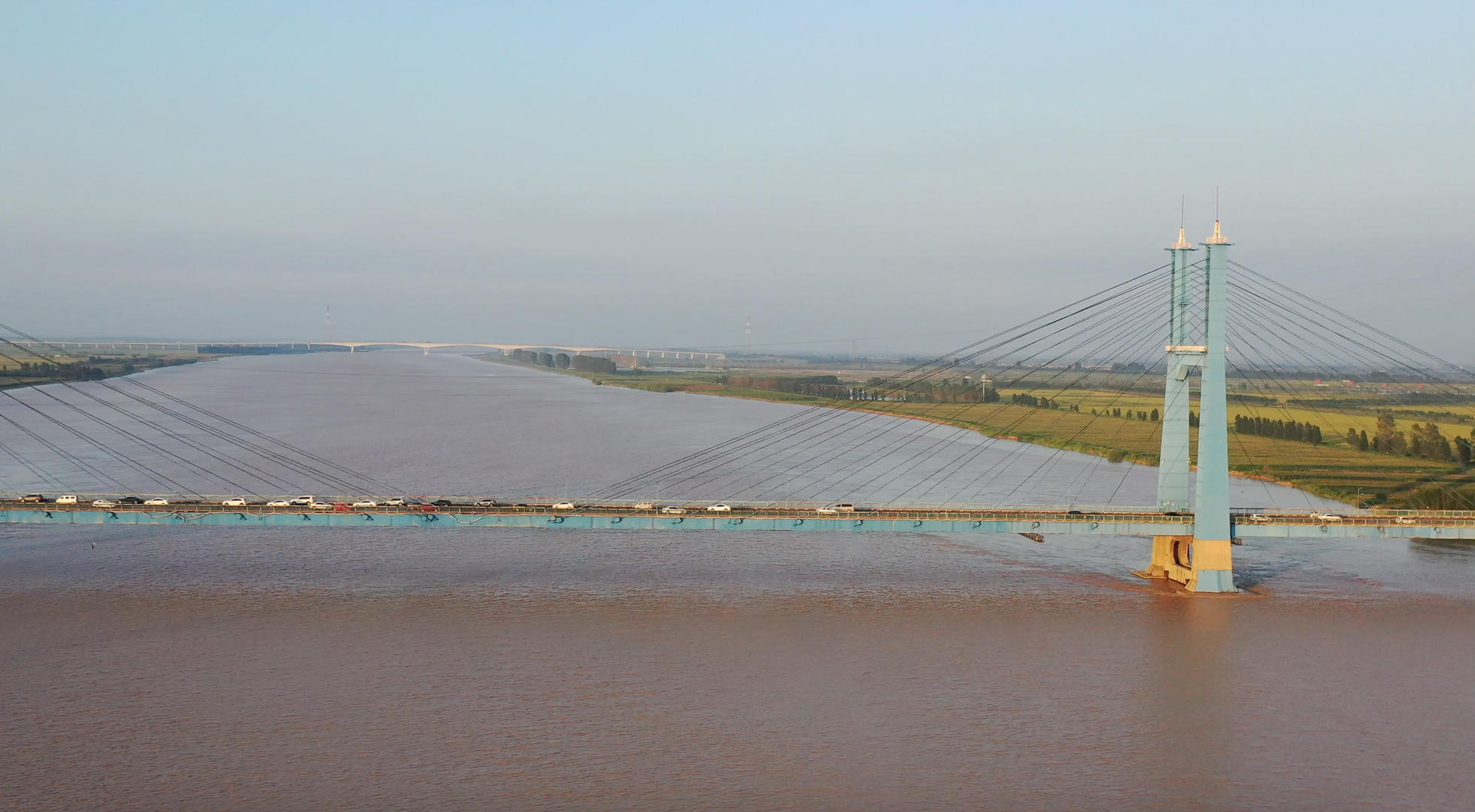 黄河上的大桥山东东营胜利大桥视频的预览图