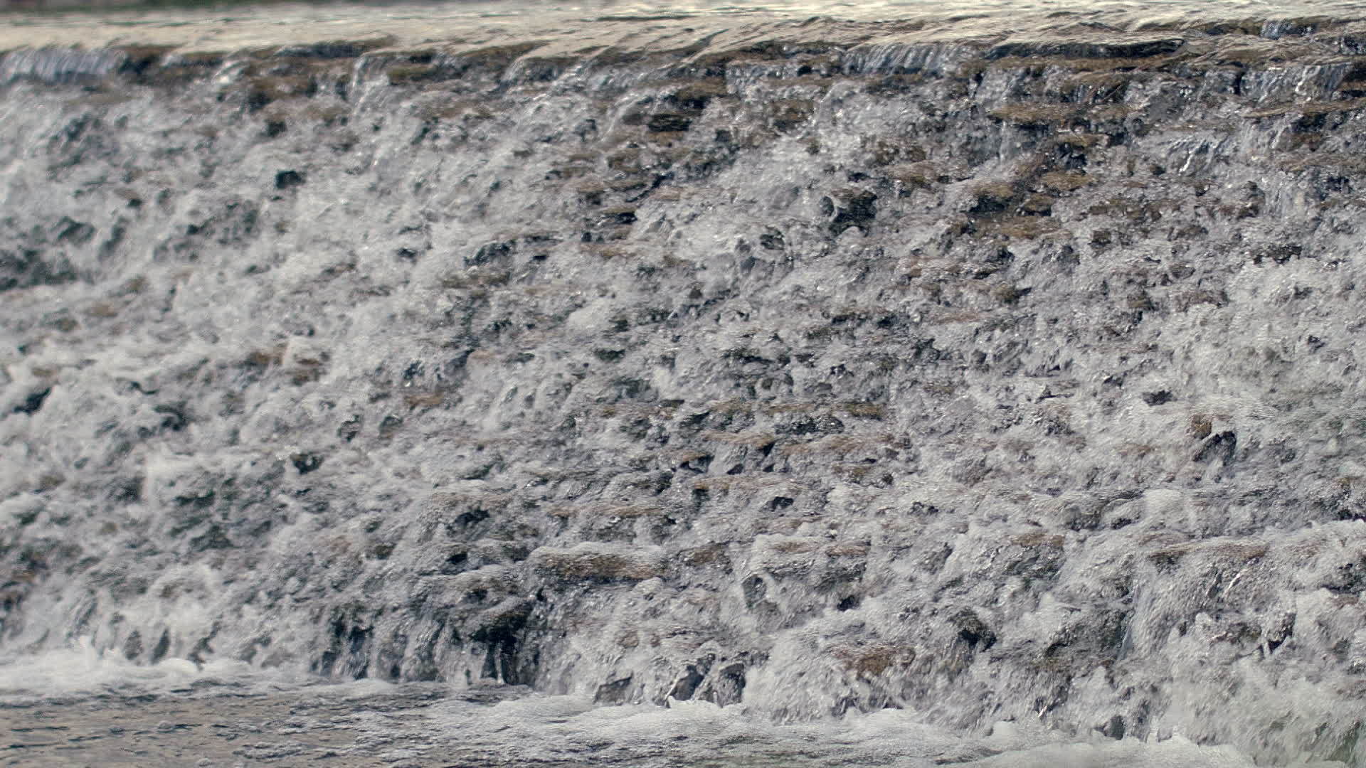 公园里的瀑布坝视频的预览图