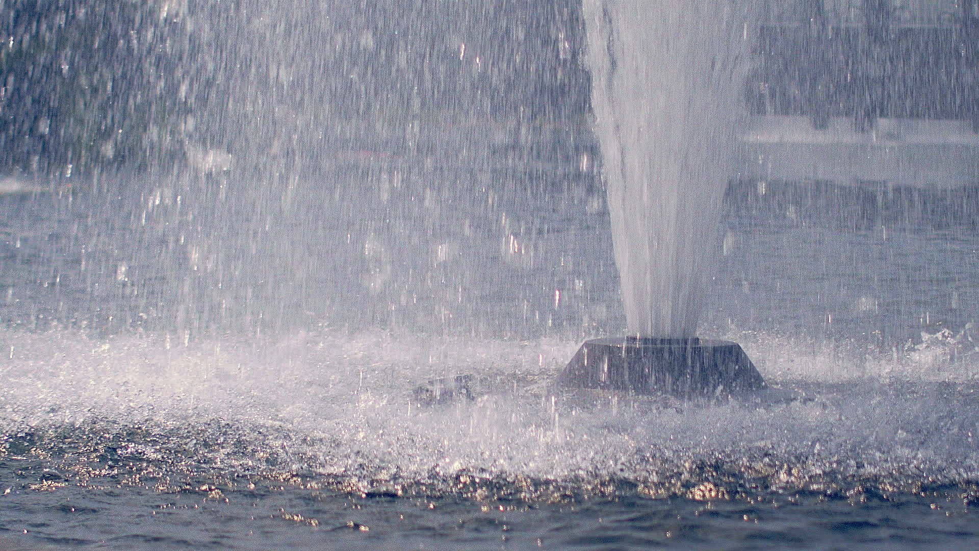 湖面喷泉发射视频的预览图