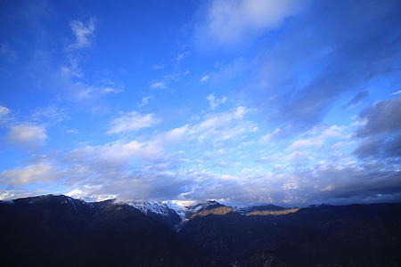 风起云涌的梅里雪山视频的预览图