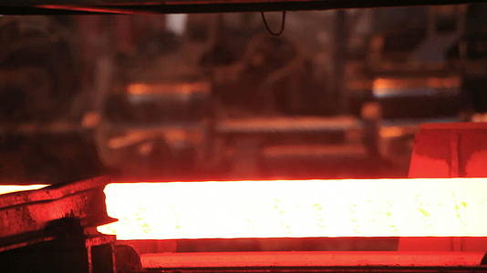 工厂锻造钢材视频的预览图
