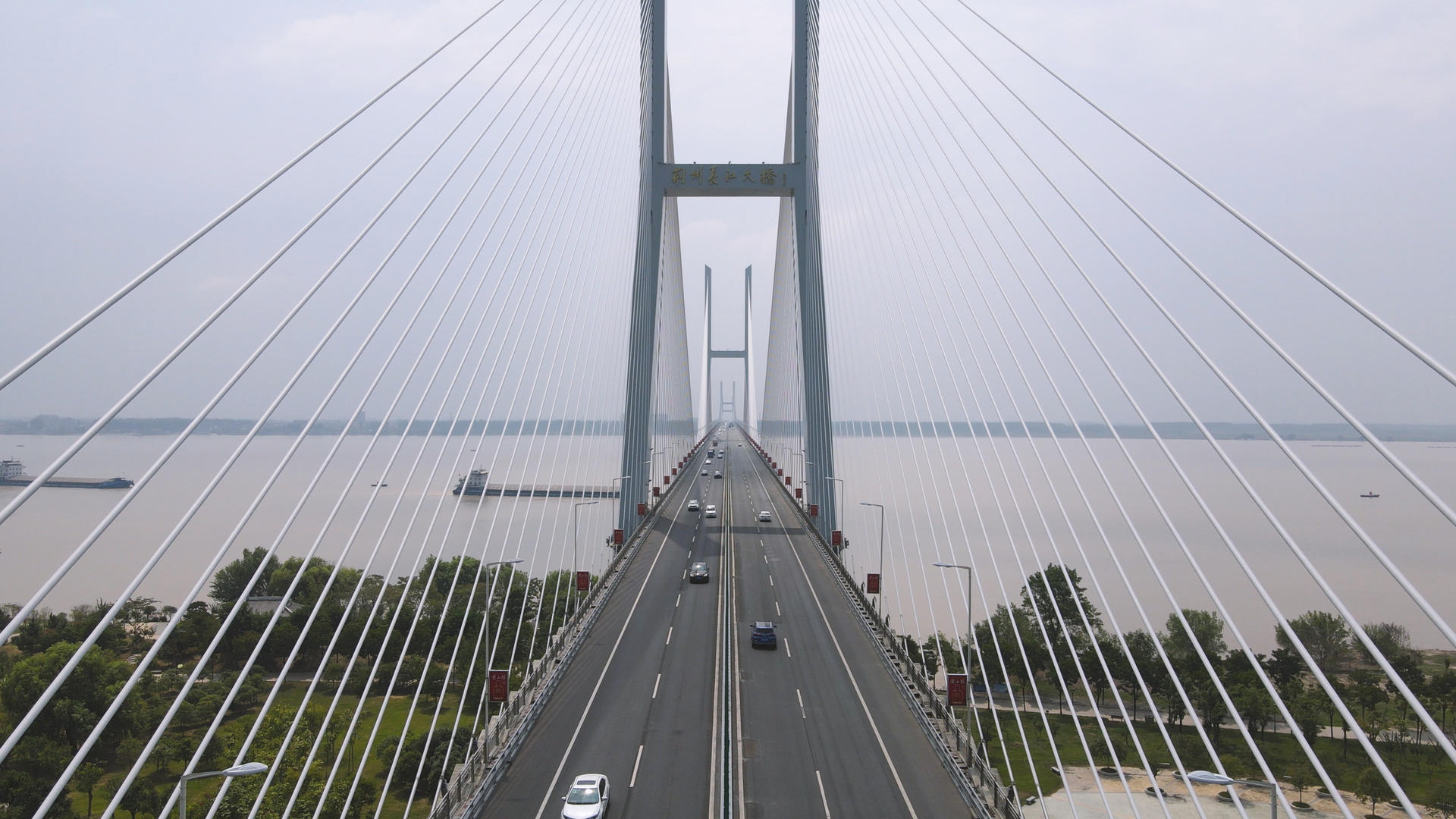 航拍荆州长江大桥城市4k素材视频的预览图