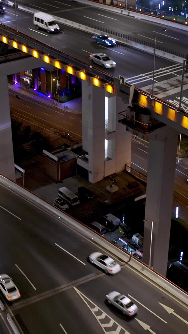 城市高架桥夜景航拍视频的预览图