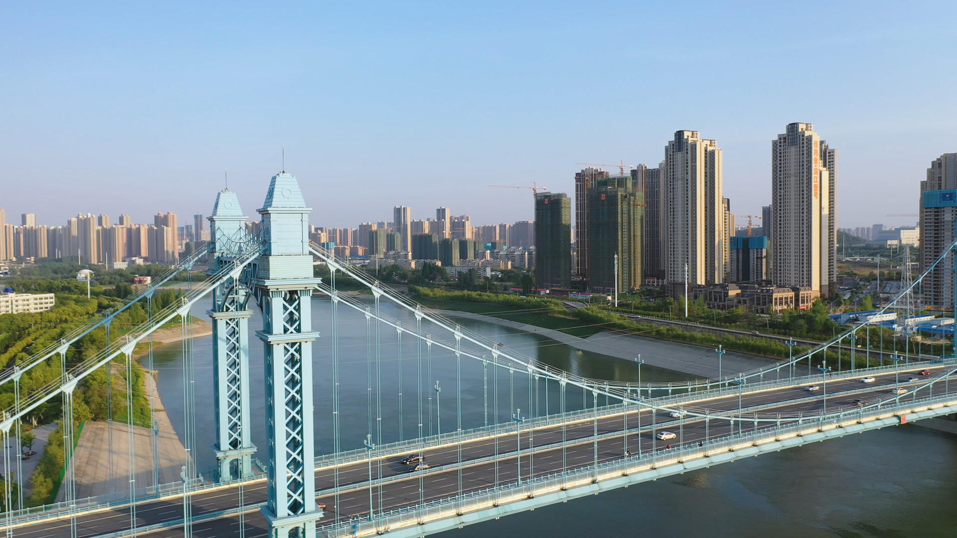 航拍城市桥梁道路交通街景4k素材视频的预览图