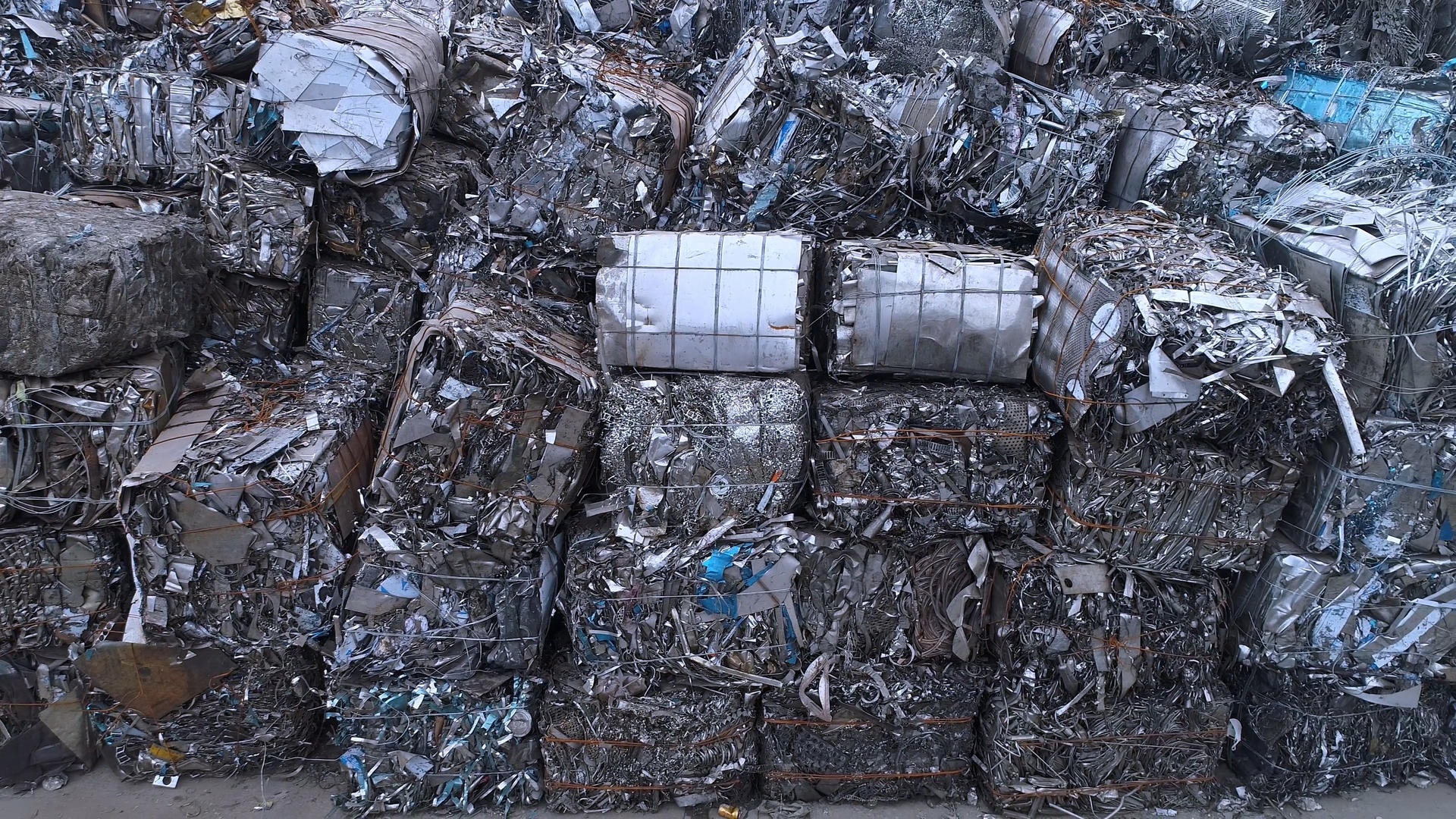 工业铝废料航拍视频的预览图