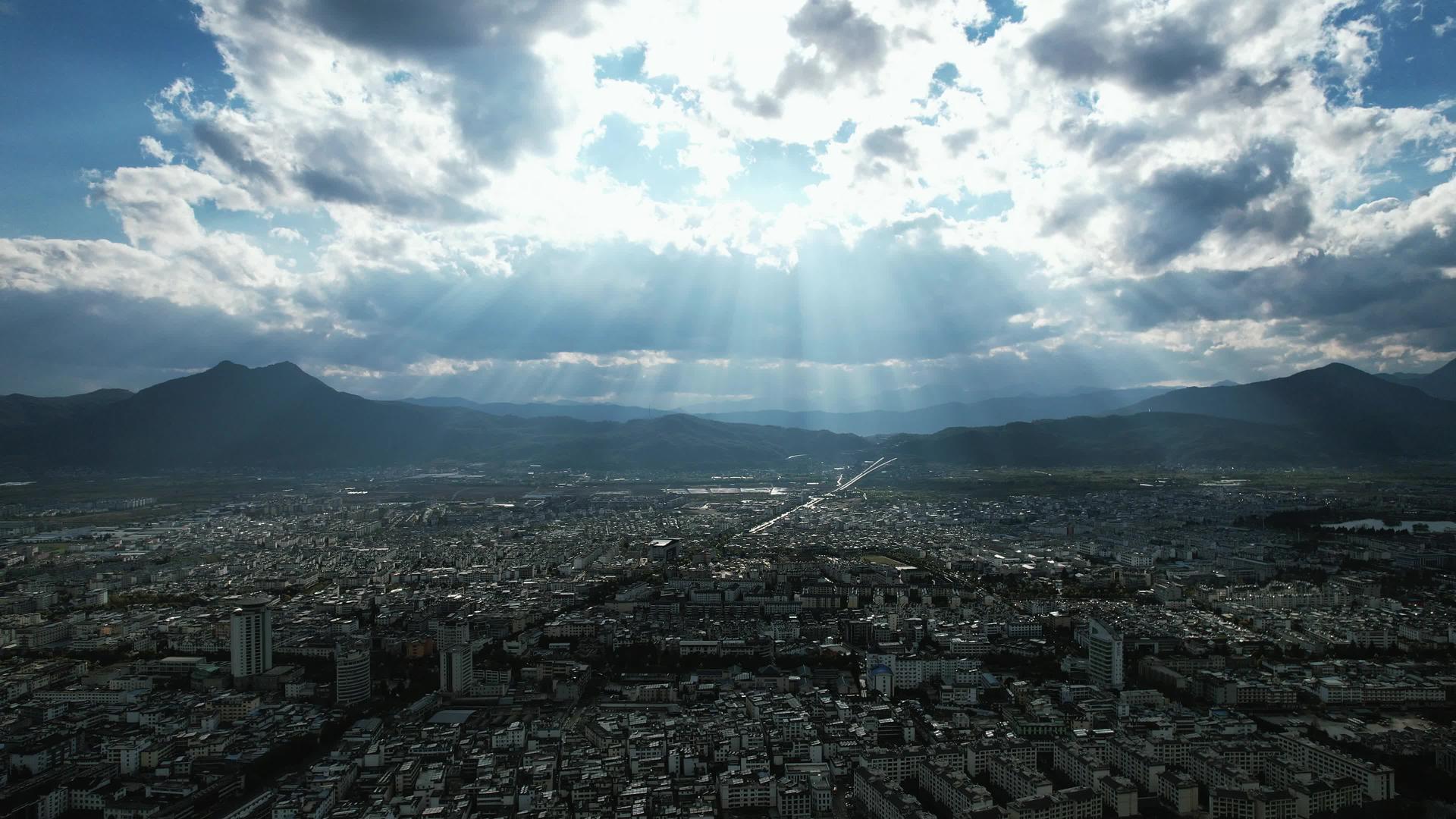 城市光影耶稣光航拍视频的预览图