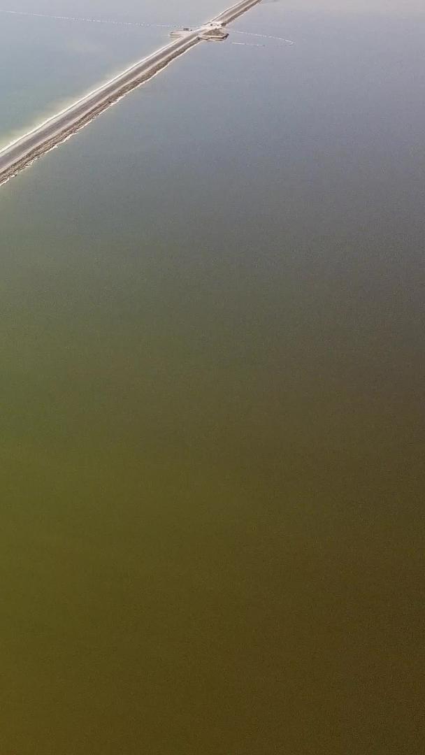 察尔汗盐湖是中国最大的盐湖视频的预览图