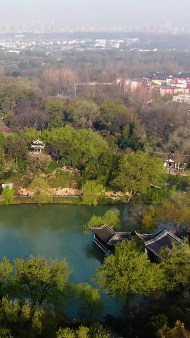扬州瘦西湖视频在春季航拍5A景点视频的预览图