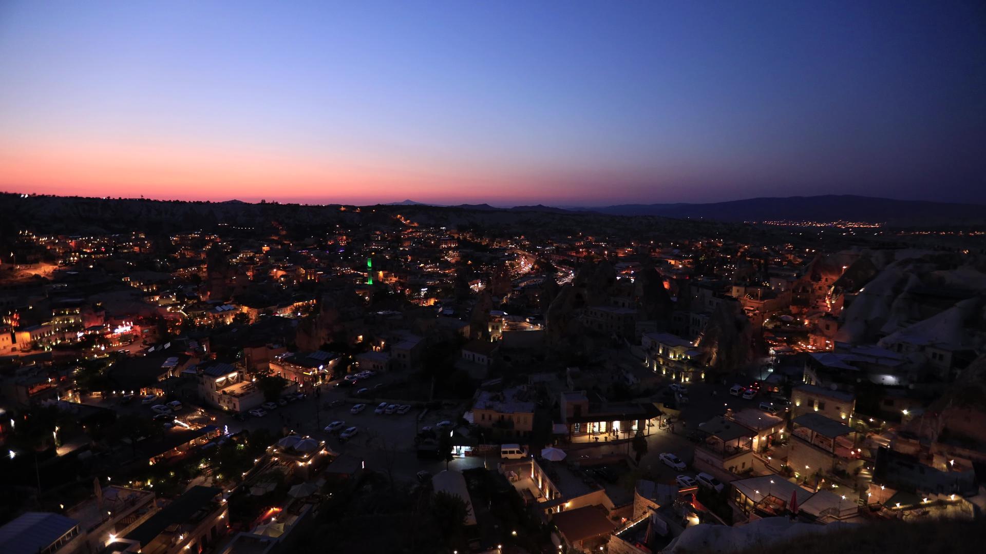 土耳其小镇格莱梅落日转夜景延时视频的预览图