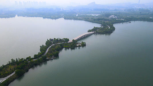 淮北4A风景区南湖湿地公园十七孔桥航拍合集4K视频的预览图
