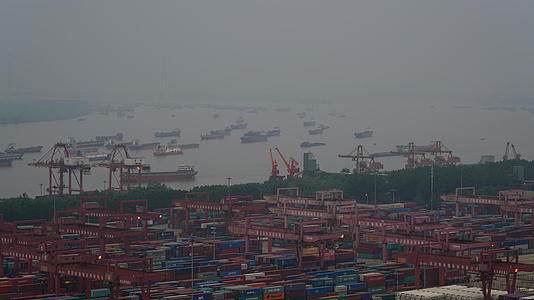 港口集装箱机械工业操作延时视频视频的预览图
