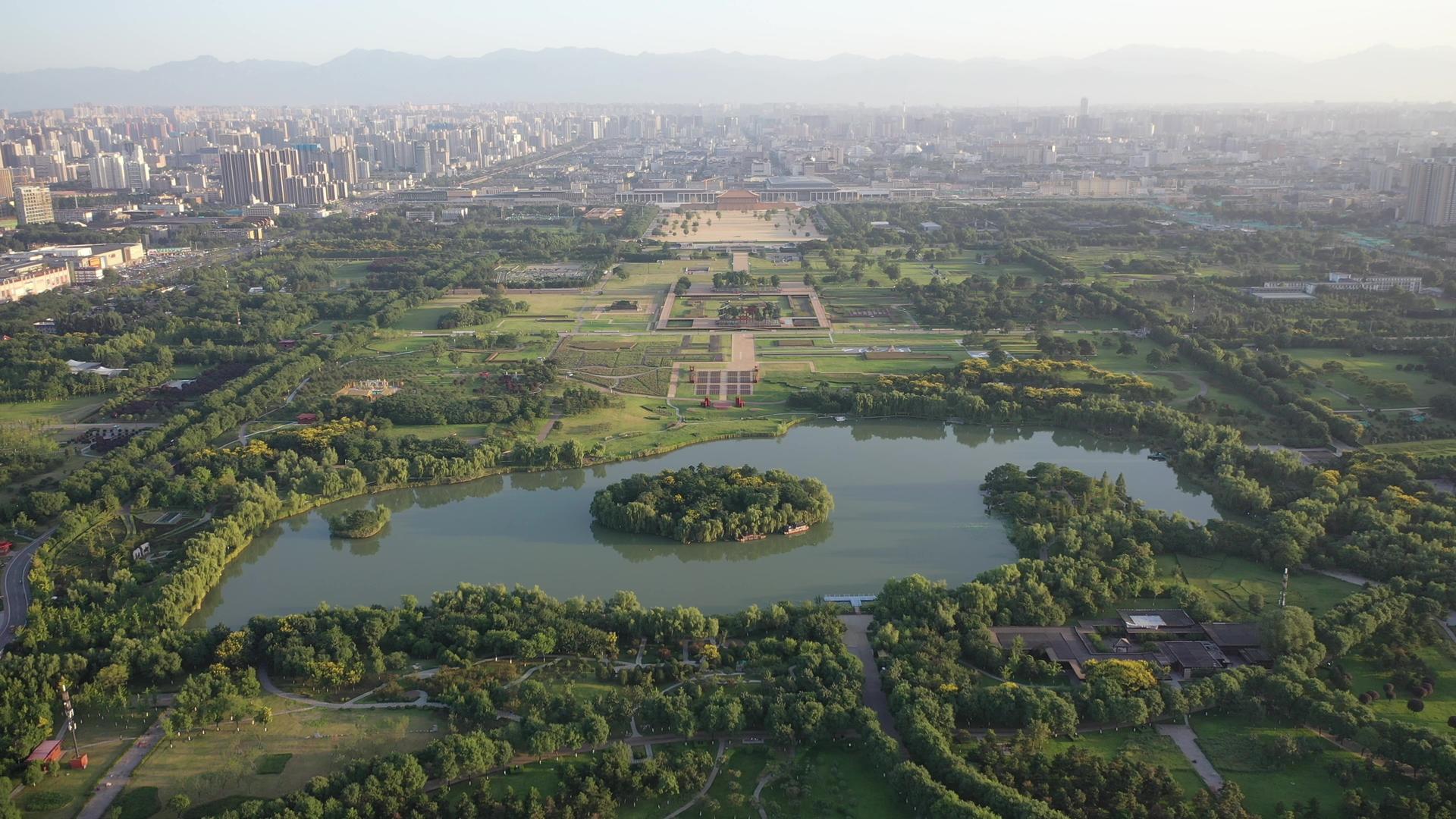 西安大明宫遗址公园航拍视频的预览图
