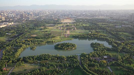 西安大明宫遗址公园航拍视频的预览图