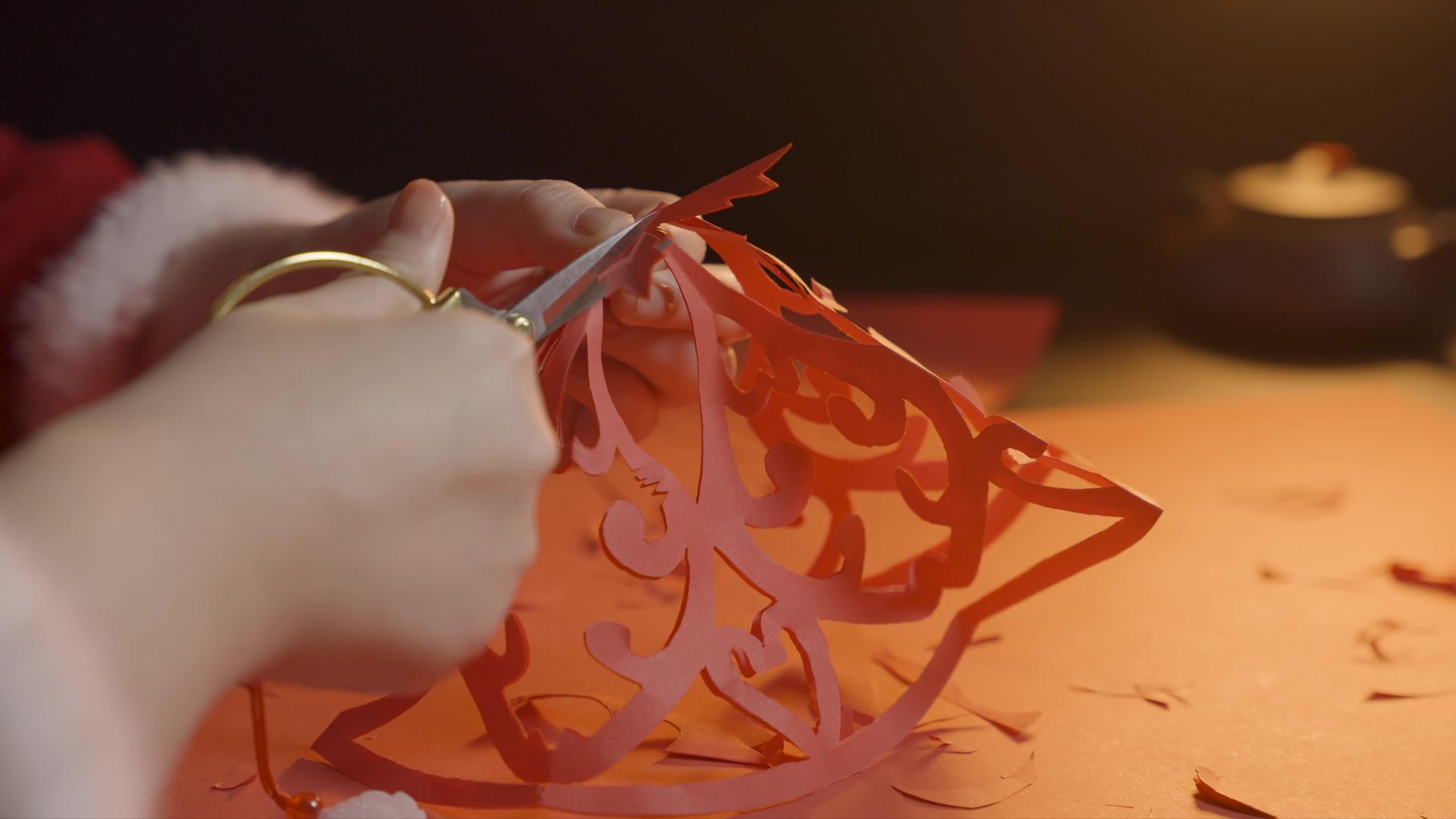 新年春节窗花装饰品剪纸手工艺品视频的预览图