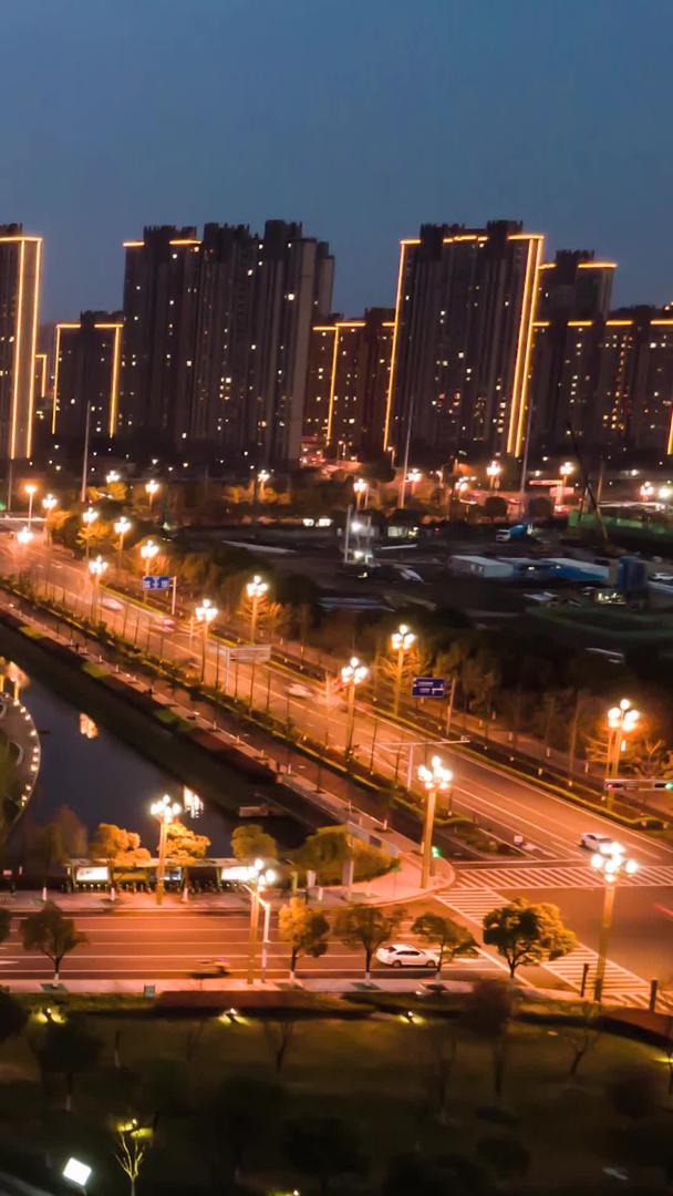 南京六合新城市民广场图书馆夜景延时摄影2视频的预览图