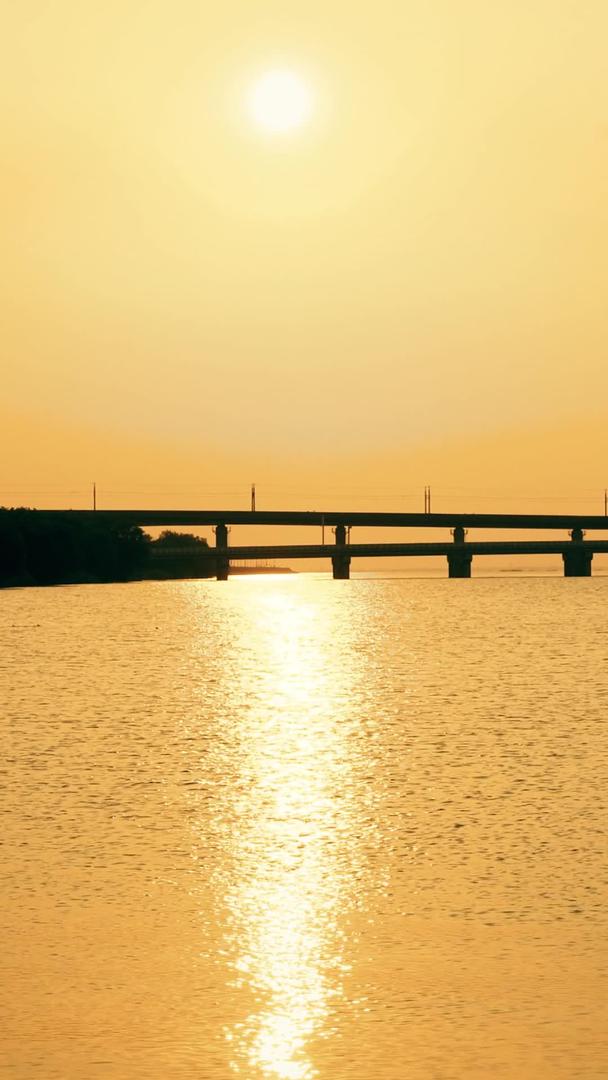 南京石臼湖美丽的夕阳黄昏倒影视频的预览图