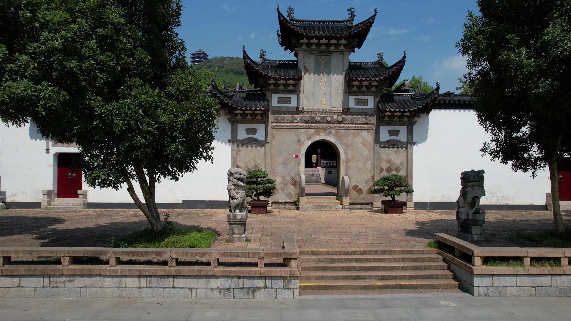 航拍5A长江采石矶文化生态旅游区景点李白纪念馆建筑视频视频的预览图