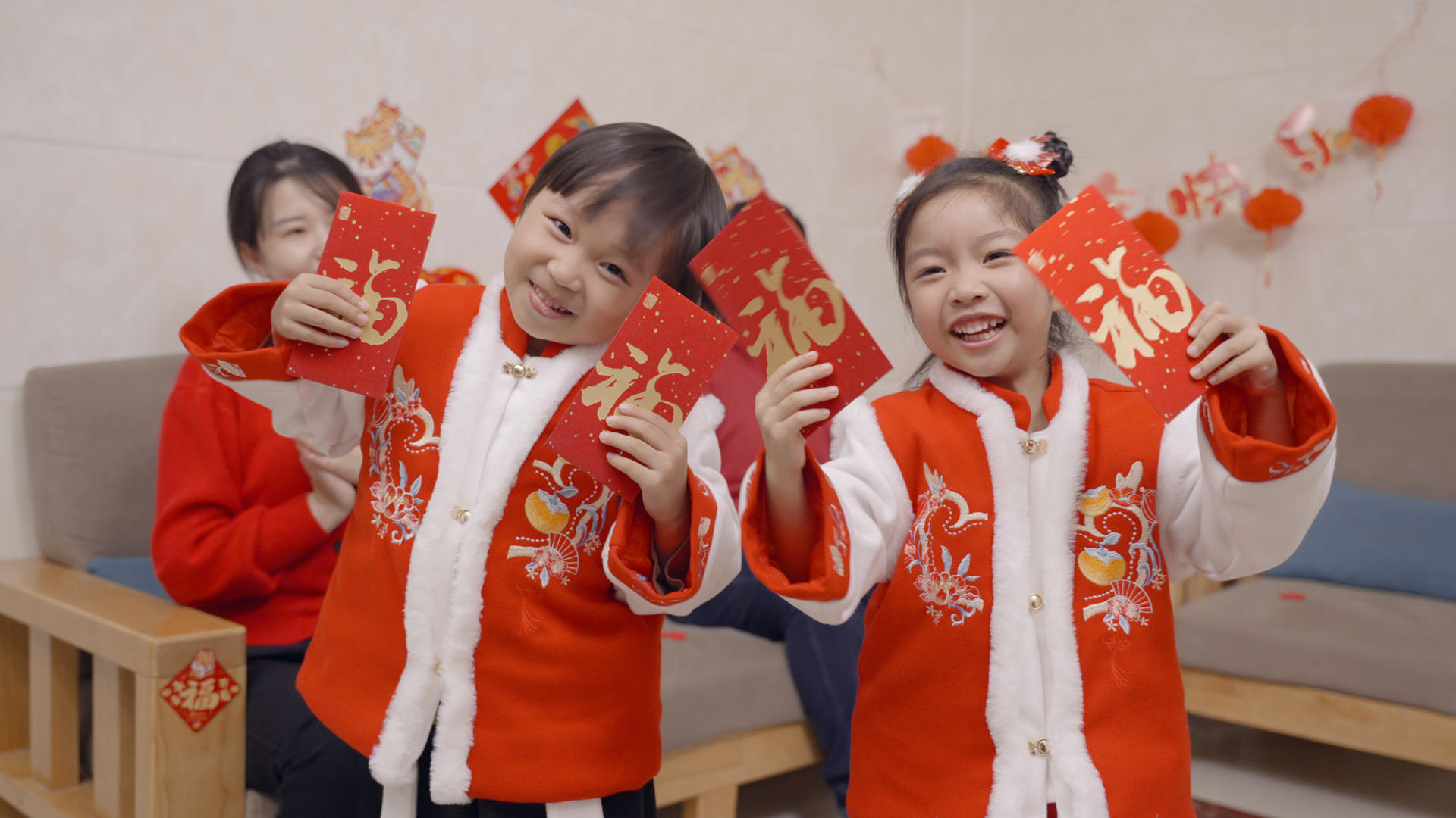 春节儿童拜年红包压岁钱视频的预览图