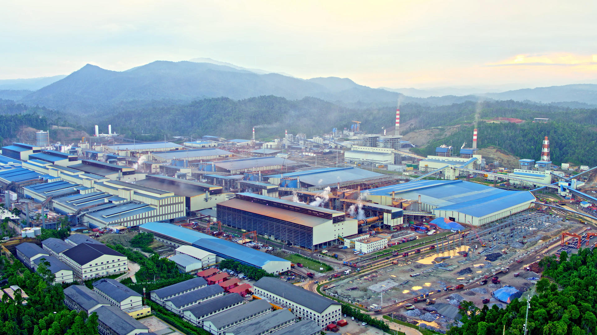 印尼钢铁厂航拍视频的预览图