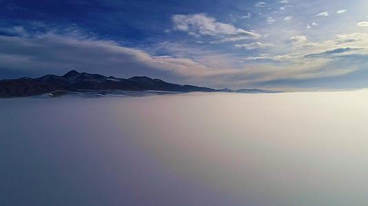 穿云拍摄日出云雾视频的预览图
