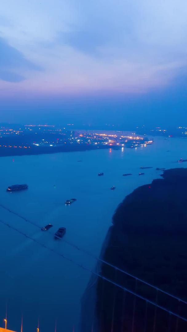 延迟长江大桥夜景视频的预览图
