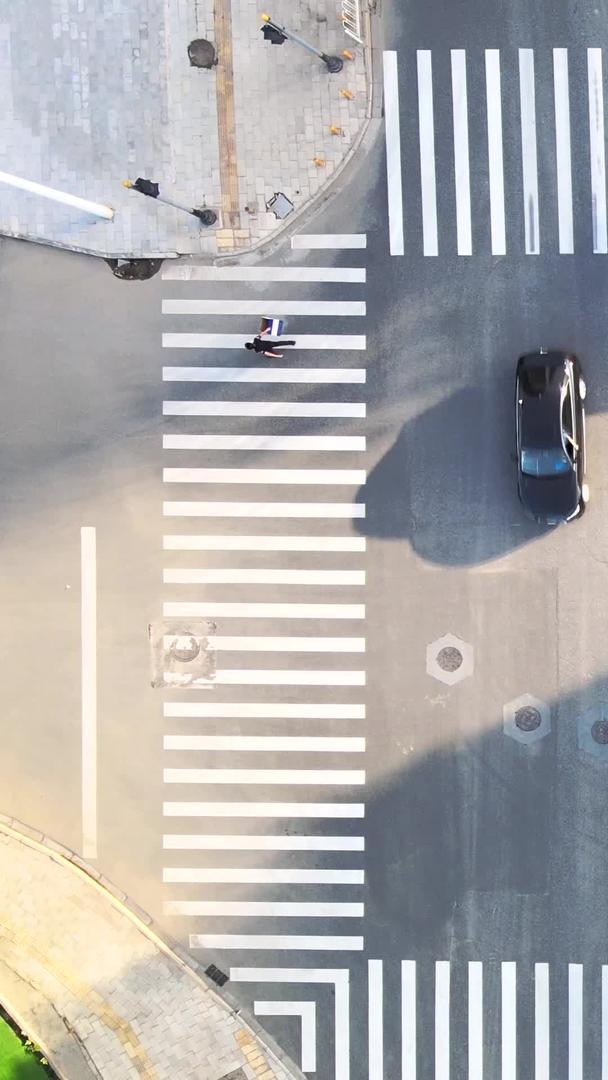城市交通斑马线十字路口道路城市素材视频的预览图