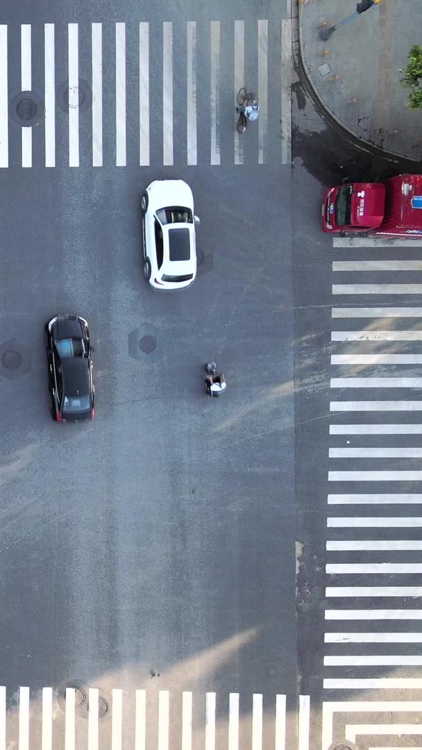 城市交通斑马线十字路口道路城市素材视频的预览图
