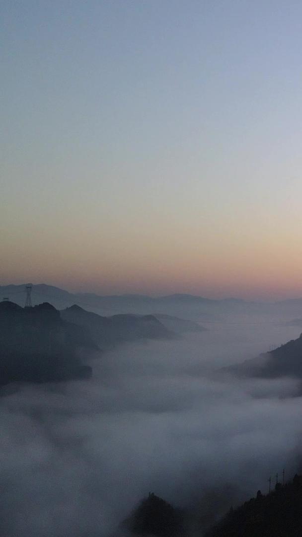 清晨航拍山间云雾日出视频的预览图
